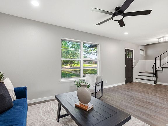 4th image of 910 Mount Kisco