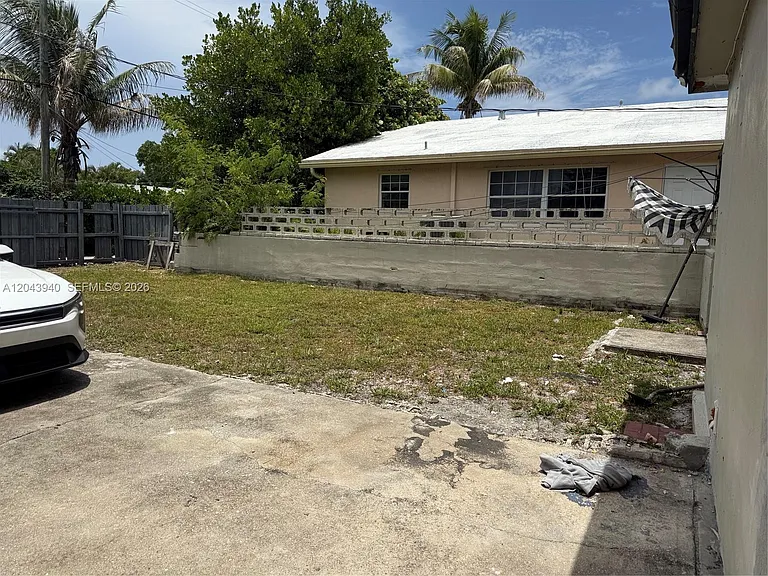 1947 Garfield St — Photo 10