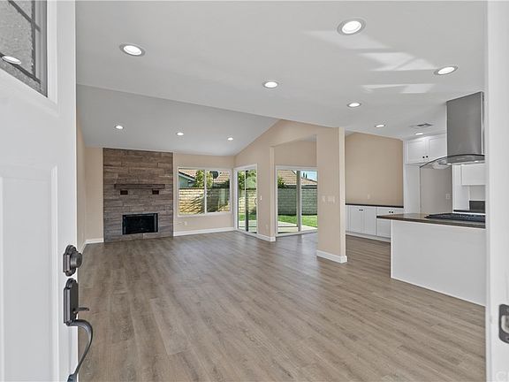 3rd image of 28002 Florence Ln