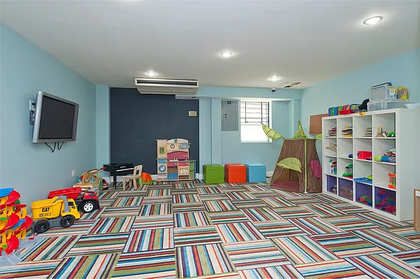 Sold by Douglas Elliman | media 33