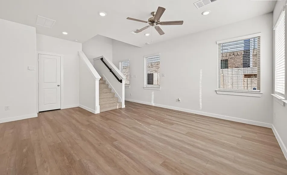 3 bed, 2.5 bath, 1629 sqft, $2,300 — Photo 2
