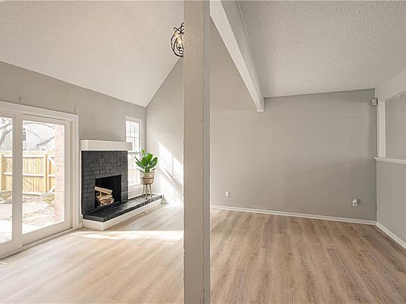 5th image of 8061 N Stoddard Ave