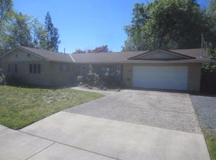 205 NW Savage St, Grants Pass, OR 97526