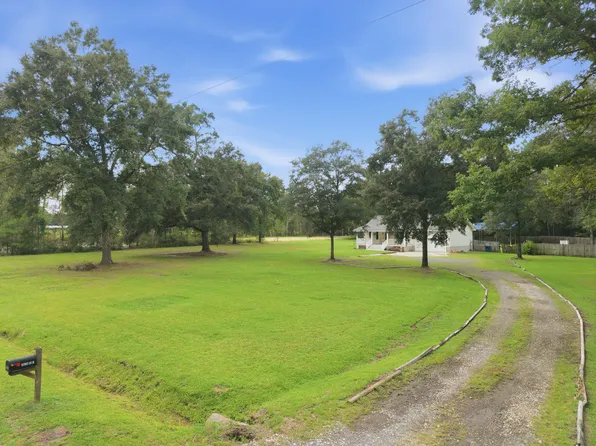 1050 Millies Way Dr, Moncks Corner, SC 29461