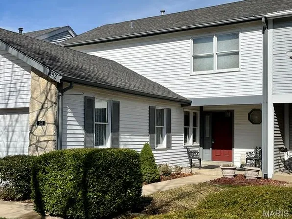1552 Charlemont Dr, Chesterfield, MO 63017