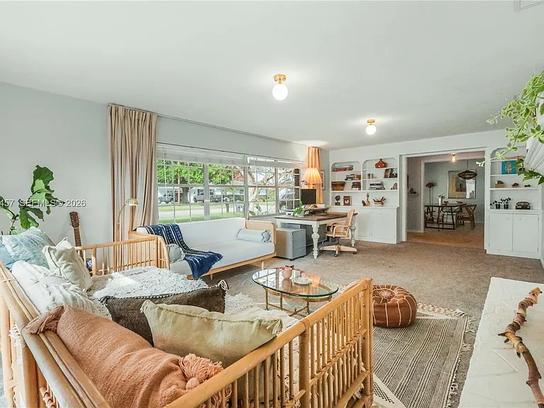 4042 Greenwood Dr — Photo 1