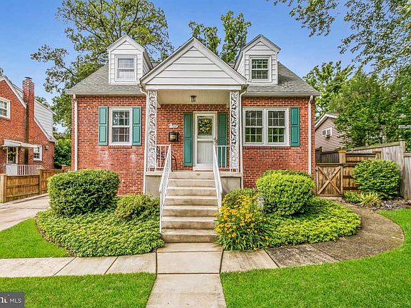 2nd image of 502 Forest Ln