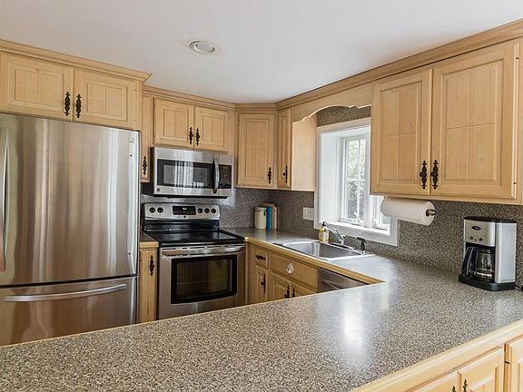 4th image of 2 Surrey Dr