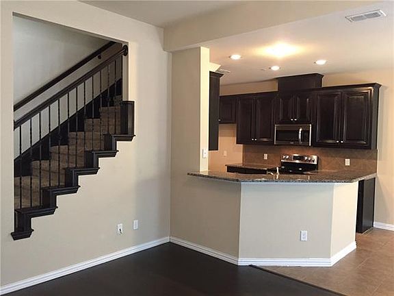 3rd image of 217 Barrington Ln