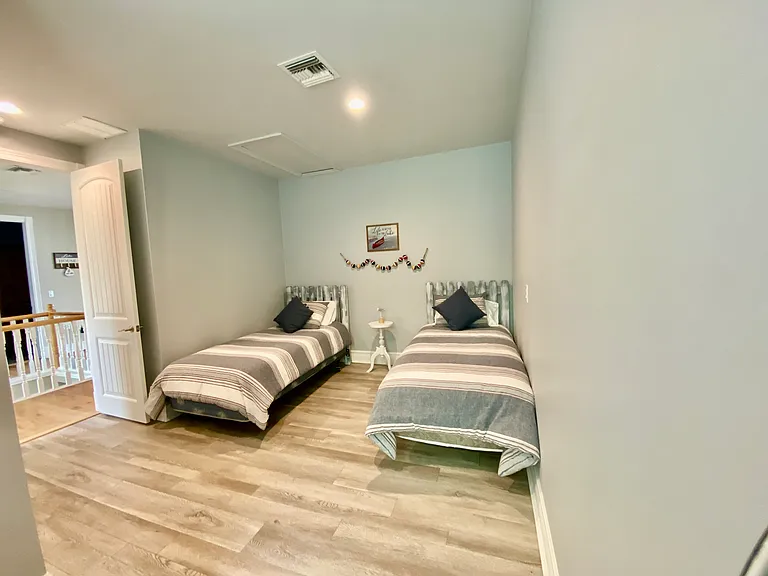 424 Lake Mirror Dr #2 — Photo 29