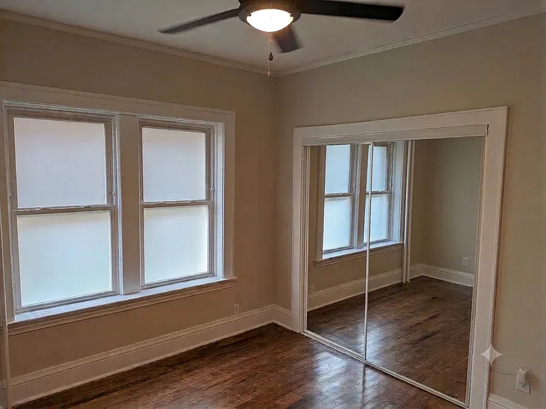 2300 Girard Ave S #102 — Photo 4