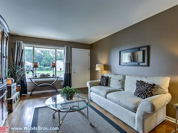 3rd image of 700 Applewood Dr