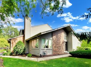 110 Commons Dr, Palos Park, IL 60464