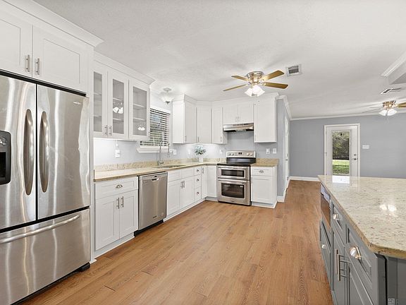 5th image of 1737 Carolyn Ave