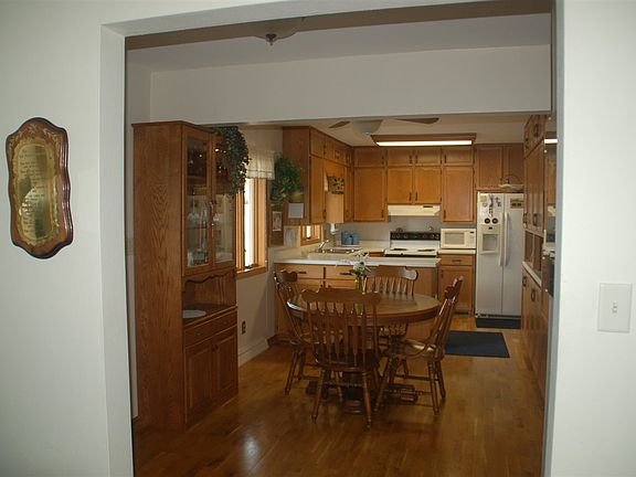 5th image of 1216 Elm St
