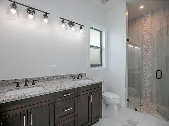 4th image of 635 41st Ave NW