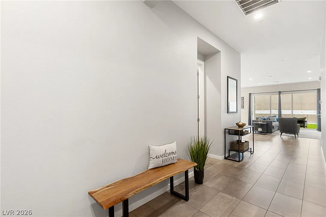 3 bed, 2.5 bath, 2109 sqft, $3,923 — Photo 4