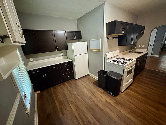 3rd image of 168 Forbes Ave #1