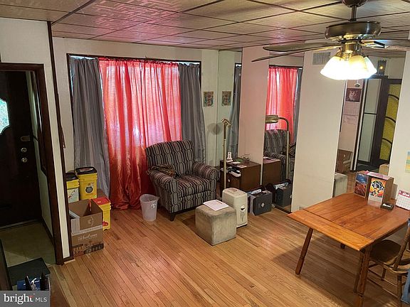 3rd image of 2332 S Hutchinson St