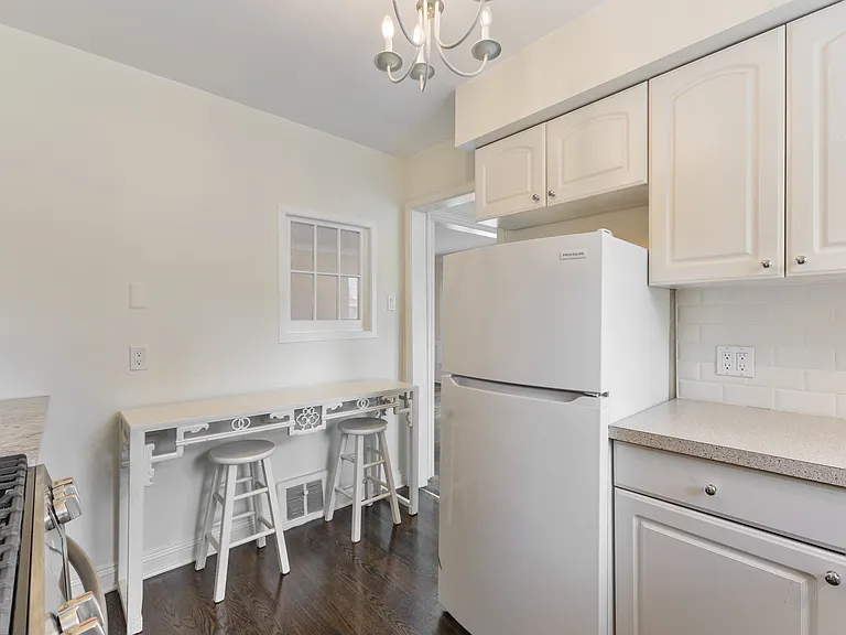 2615 Kenmore Rd — Photo 6