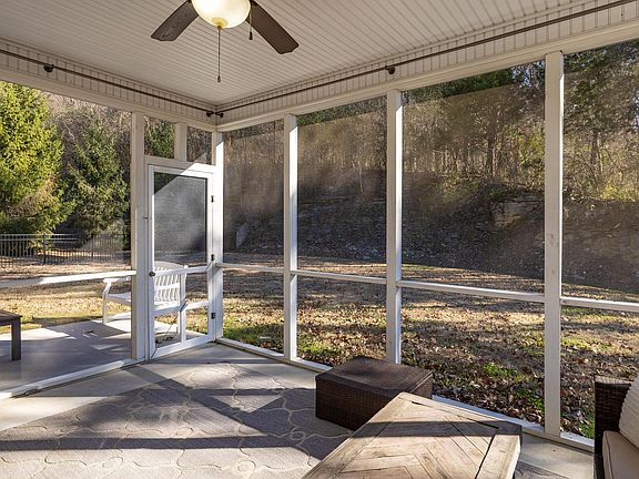 2nd image of 5475 Bungalow Cir