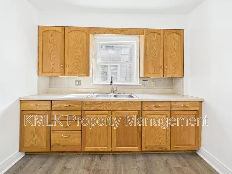 407 Washington St NE — Photo 16