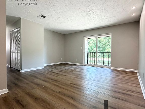 4th image of 1325 Gray Hawk Rd APT 6