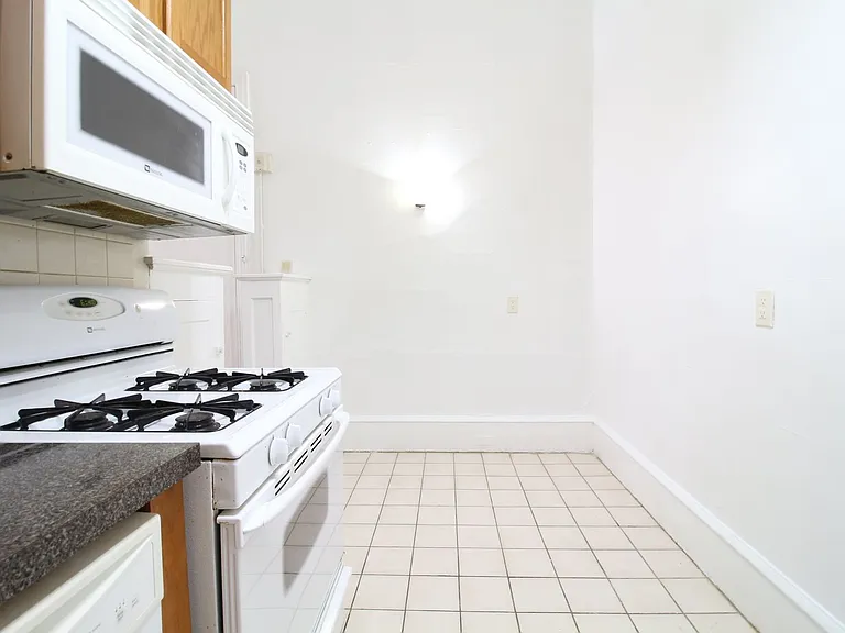 2122 Walnut St #1F — Photo 7
