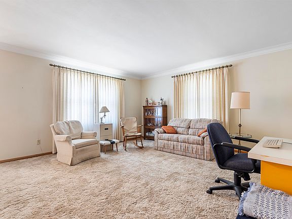 4th image of 4627/4629 Newburg Rd