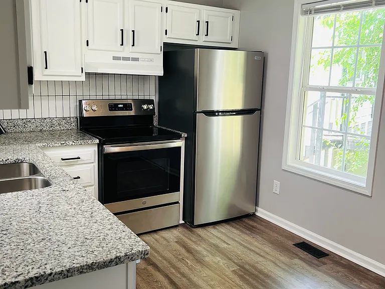 514 Townbranch Rd — Photo 2