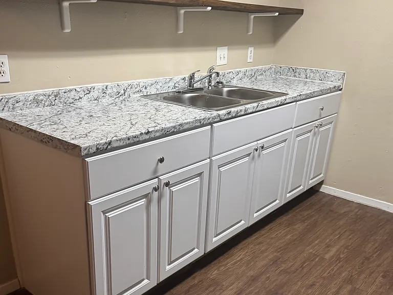 300 N Wells Ave — Photo 5