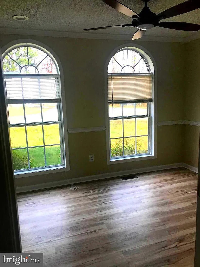 4 bed, 2.0 bath, 1992 sqft, $2,700 — Photo 3