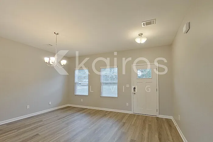 5 bed, 2.5 bath, 2459 sqft, $2,395 — Photo 2