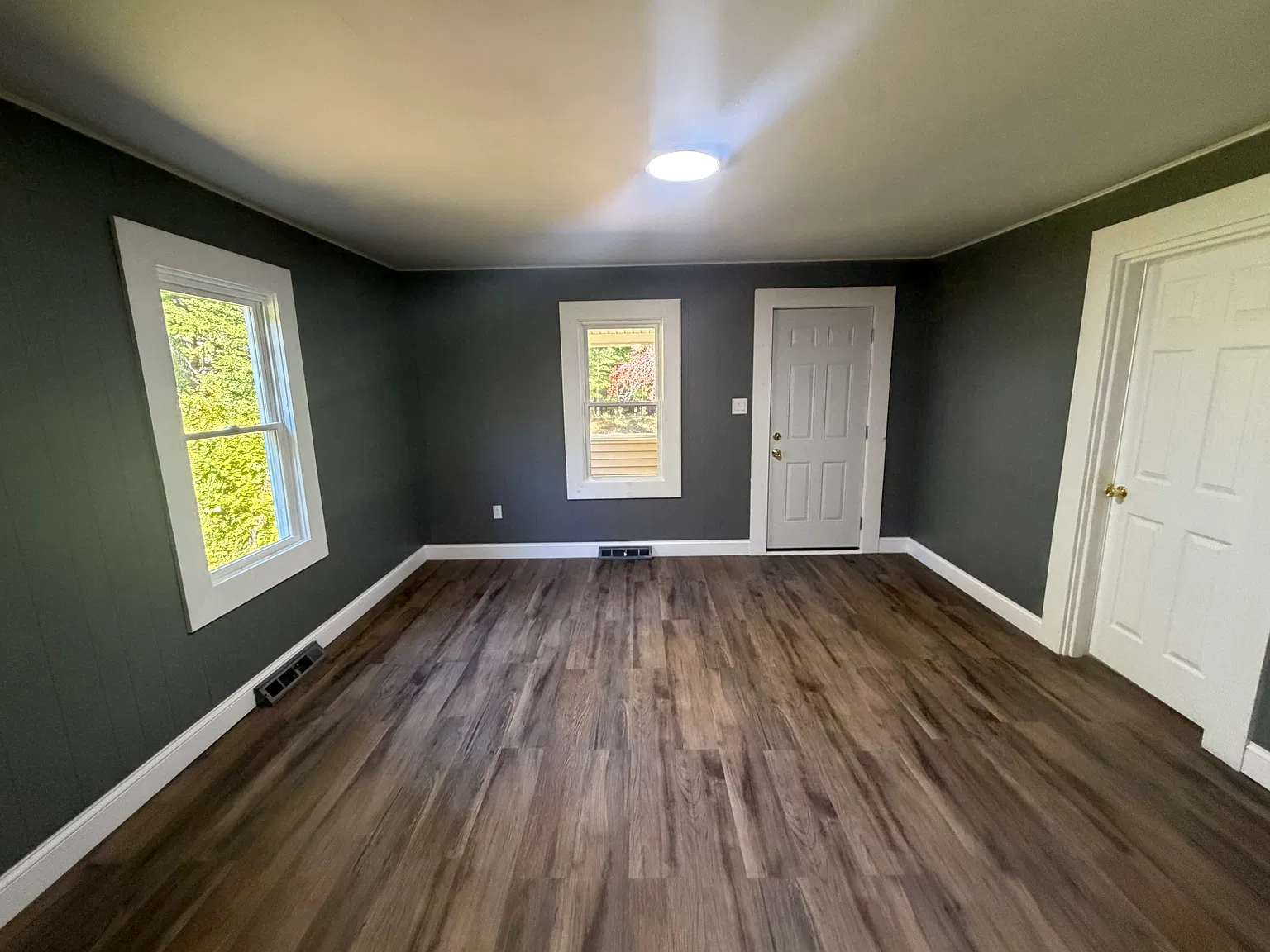 2 bed, 1050 sqft, $2,350 — Photo 3