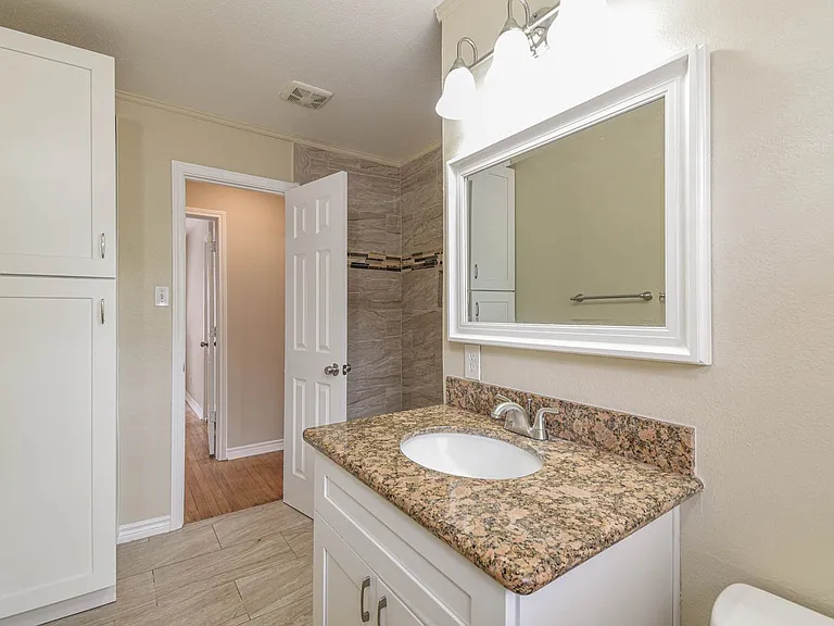 1509 N San Jacinto St — Photo 23