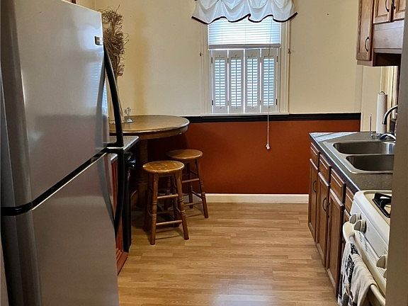 5th image of 1549 Bancroft Ave