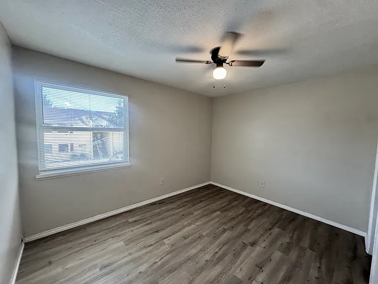 7519 Gallineta Ct #C — Photo 11