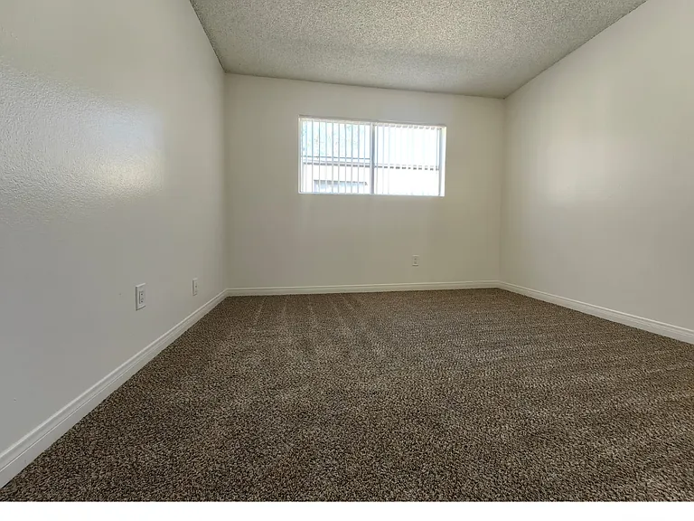 904 W Victoria Ave #160 — Photo 11