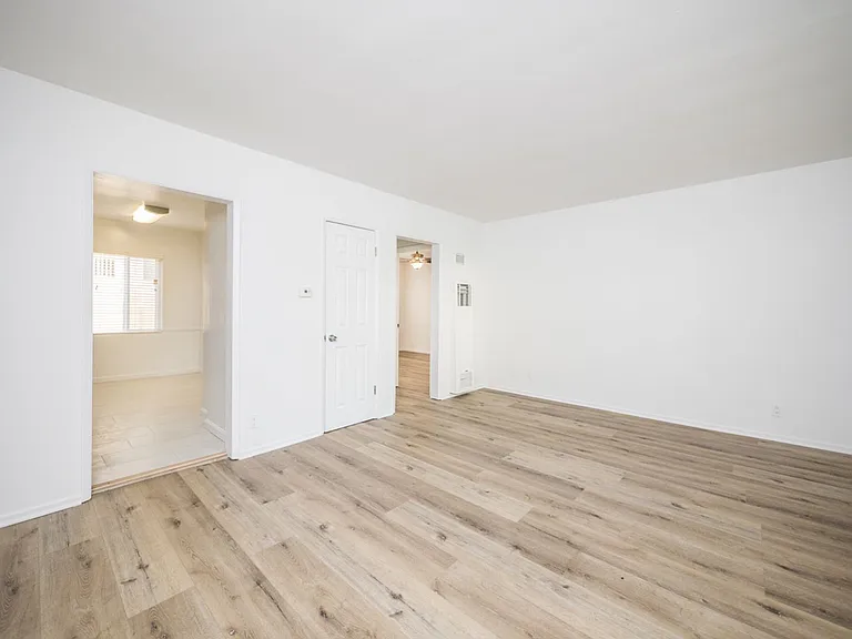 334 S. Hobart Blvd — Photo 37