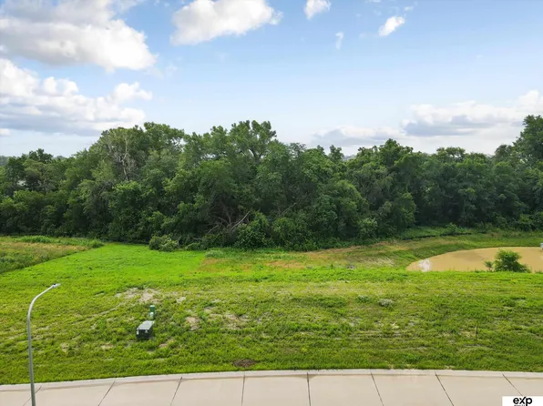 20043 V St, Omaha, NE 68135