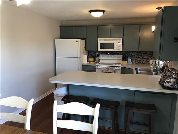 3rd image of 873 Coachman Dr