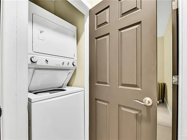 1200 E Camellia Ave — Photo 11