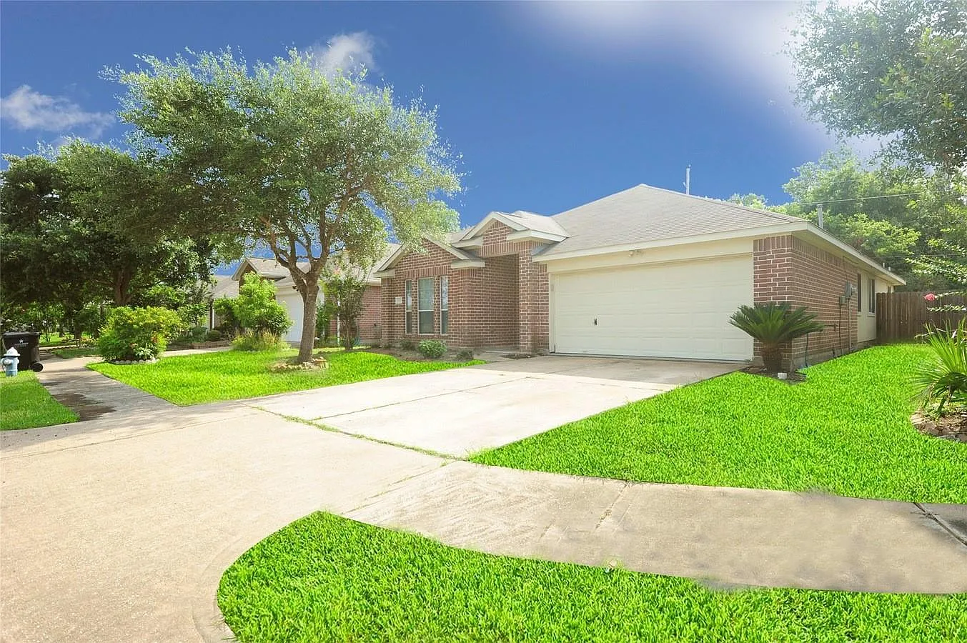 3 bed, 2.0 bath, 1992 sqft, $2,050 — Photo 3