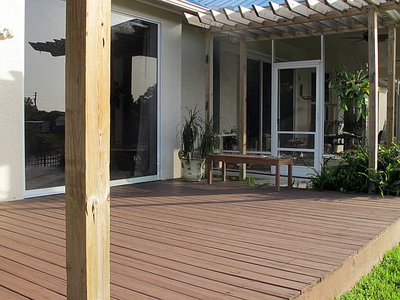 DECK & LARGE SCREENED PORCH