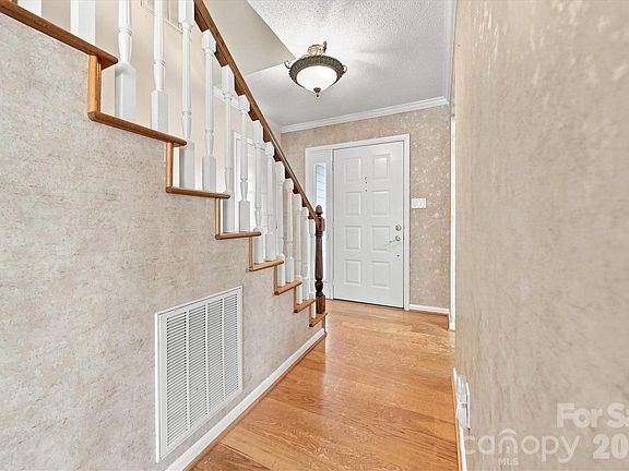 4th image of 3823 Rock Bridge Dr NE