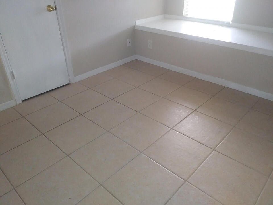 1st image of 481 NE Camelot Drive