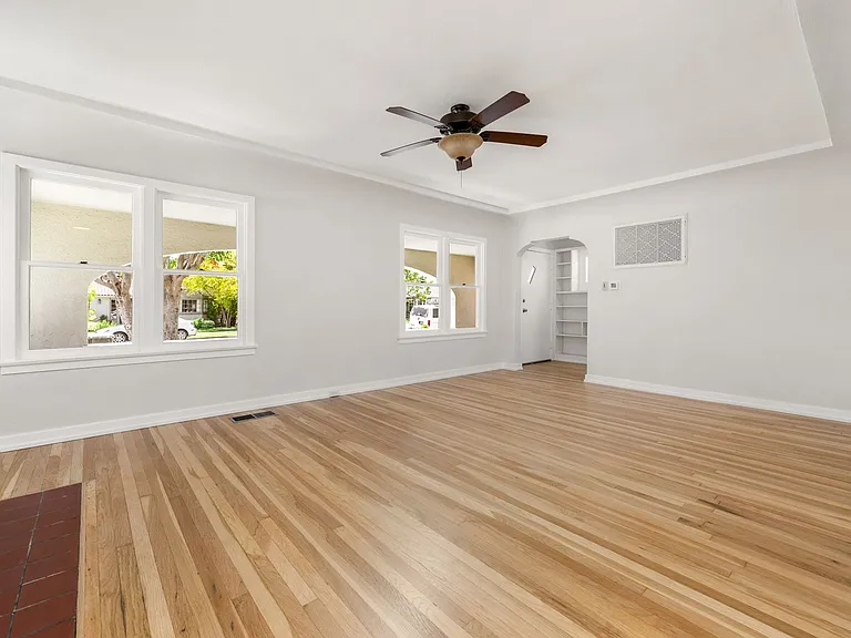 553 N. Pine St. — Photo 4