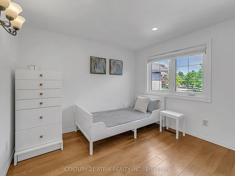 10 Park Lane Cir — Photo 35