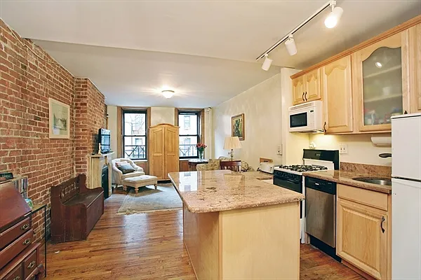 Sold by Citi Habitats | media 14