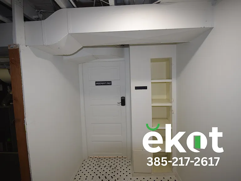 382 N Wall St — Photo 16